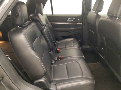 Used 2018 Ford Explorer Limited image 19