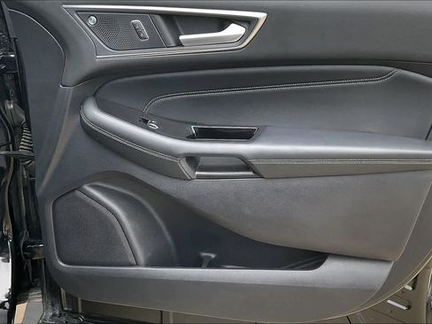 Used 2019 Ford Edge Titanium w/ Cold Weather Package AWD/4WD image 22