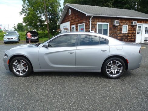 Used 2017 Dodge Charger SXT AWD/4WD image 10