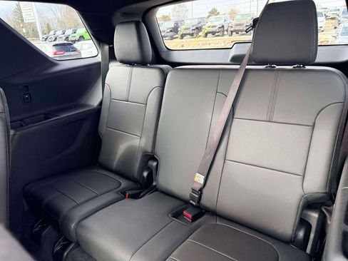 Used 2023 Chevrolet Traverse RS image 14