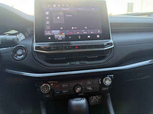 Used 2025 Jeep Compass Latitude w/ Altitude Special Edition image 18