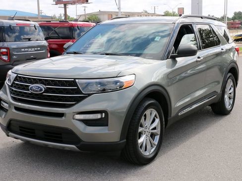 Used 2020 Ford Explorer XLT w/ Equipment Group 202A AWD/4WD image 2