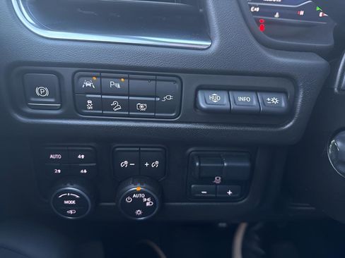 Used 2022 Chevrolet Tahoe High Country image 18