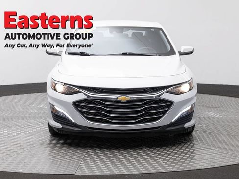 Used 2025 Chevrolet Malibu LT FWD image 2
