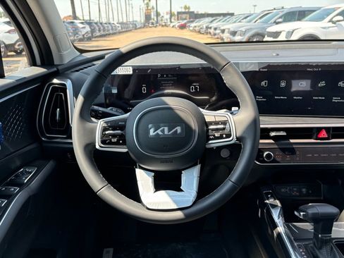 New 2025 Kia Sorento S image 10