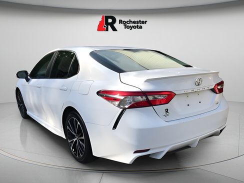 Used 2018 Toyota Camry SE w/ Moonroof Package FWD image 5