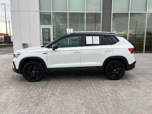 Certified 2024 Volkswagen Taos SE image 3