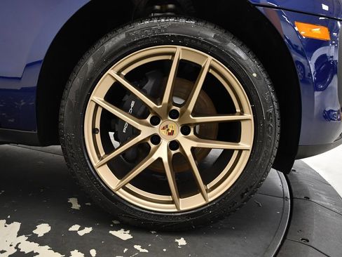 Used 2025 Porsche Macan image 15