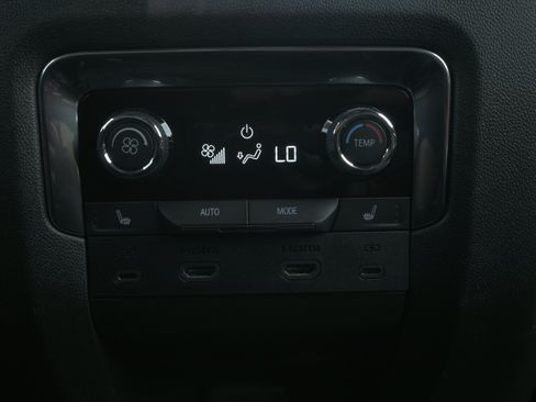 Used 2026 Chevrolet Suburban High Country AWD/4WD image 15