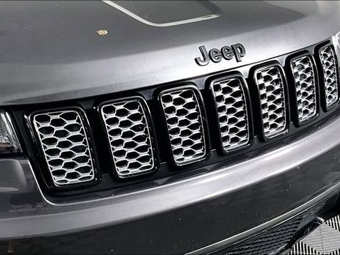 Used 2018 Jeep Grand Cherokee Altitude image 29