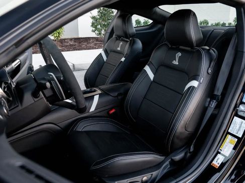 Used 2022 Ford Mustang Shelby GT500 w/ Technology Package image 15