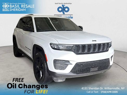 Used 2023 Jeep Grand Cherokee Altitude image 1