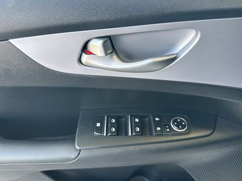 Used 2024 Kia Forte LXS FWD image 11