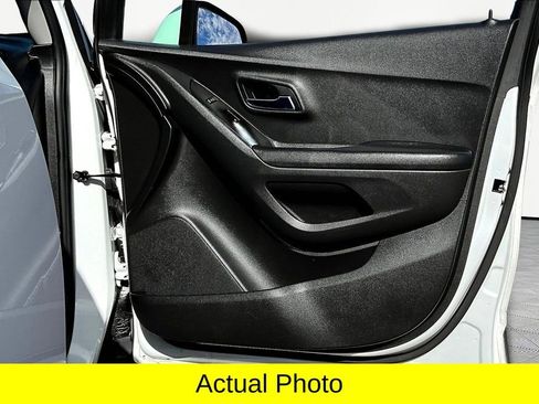 Used 2021 Chevrolet Trax LT image 19