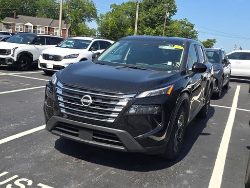 Used 2025 Nissan Rogue SV FWD image 3