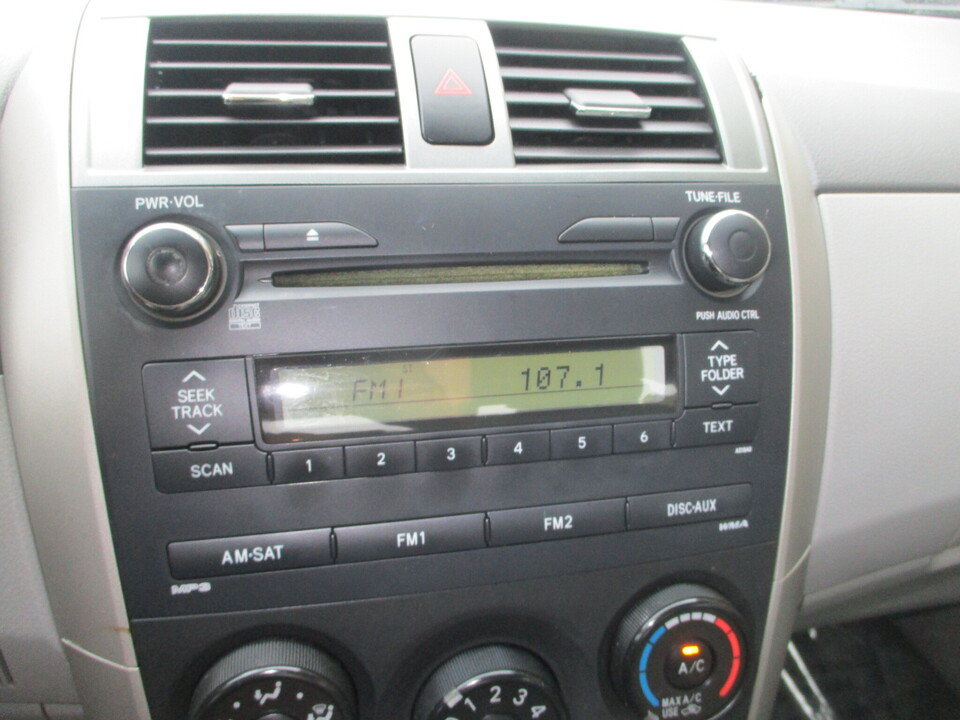 Used 2010 Toyota Corolla LE FWD image 29