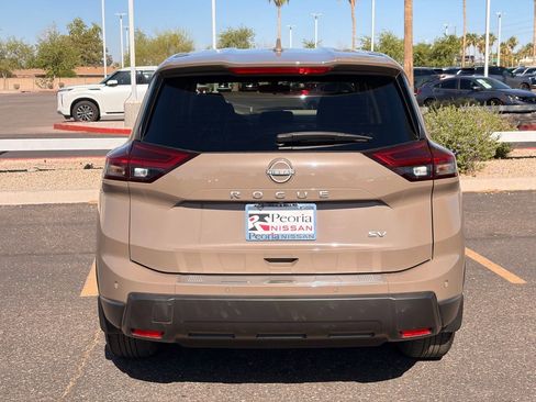 Certified 2024 Nissan Rogue SV FWD image 5