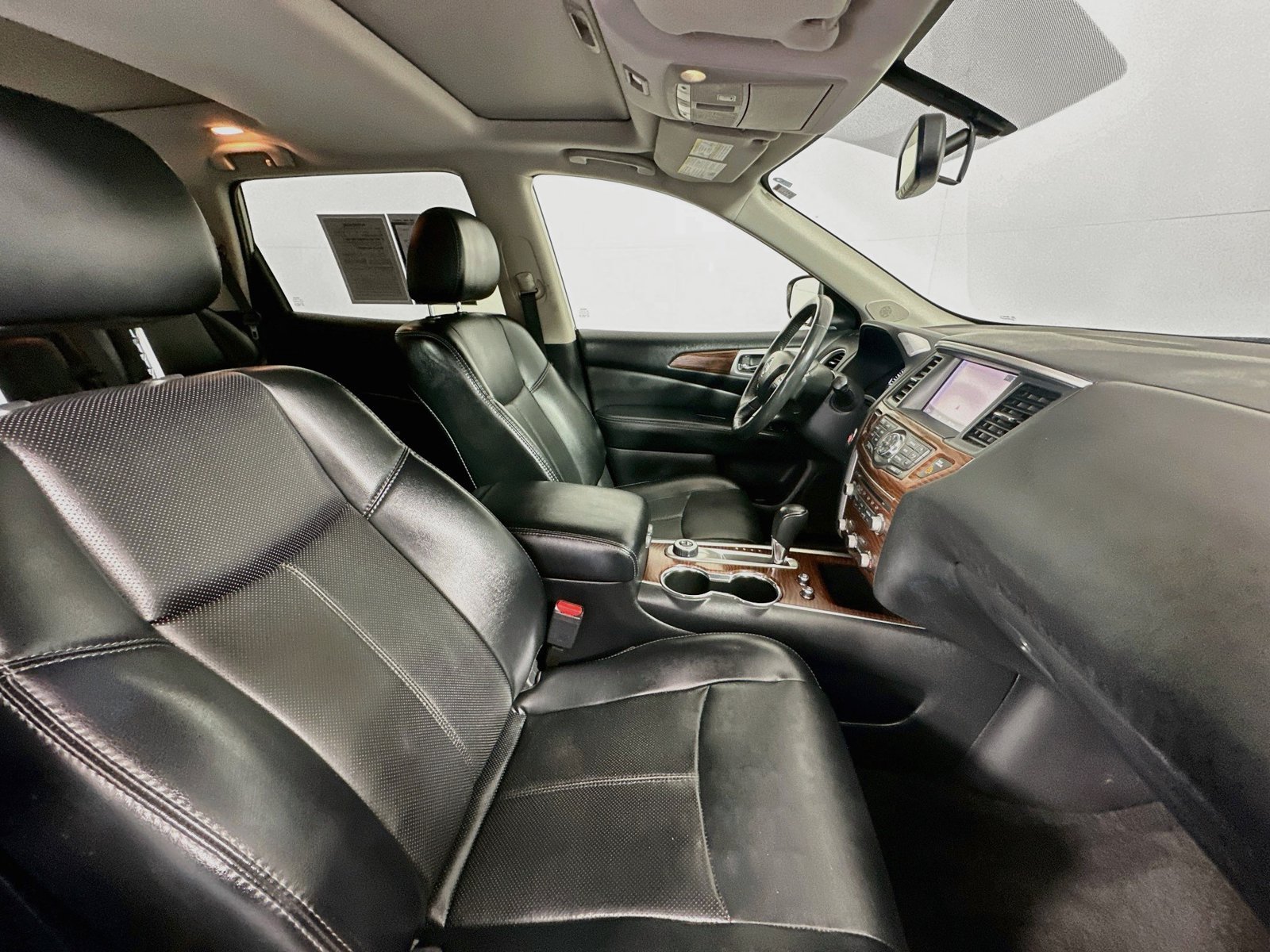 Used 2017 Nissan Pathfinder Platinum AWD/4WD image 29