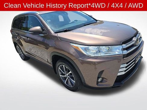 Used 2019 Toyota Highlander XLE AWD/4WD image 4