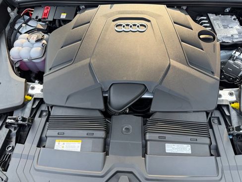 Used 2025 Audi Q8 Premium w/ Convenience Package AWD/4WD image 29