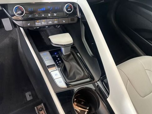 Used 2023 Hyundai Elantra Limited image 20