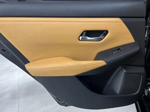 Used 2022 Nissan Sentra SV w/ SV Premium Package image 14