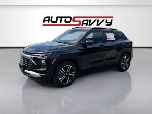Used 2024 Chevrolet TrailBlazer LT w/ LT Cold Weather Package FWD image 3