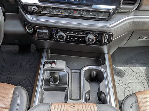 Certified 2025 Chevrolet Silverado 1500 High Country AWD/4WD image 39