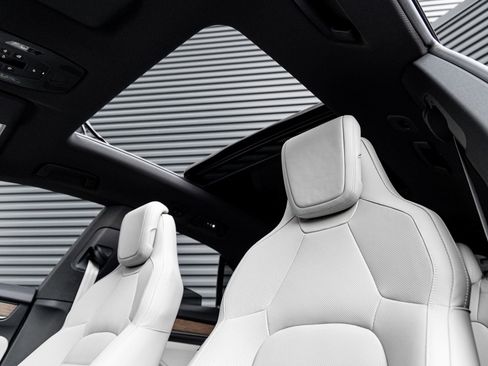 Certified 2025 Porsche Macan Electric image 16