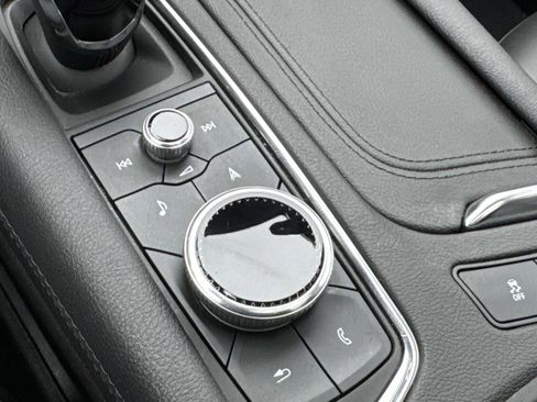 Used 2025 Cadillac XT6 Premium Luxury image 27