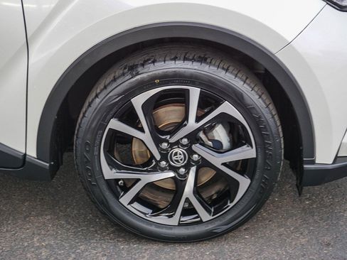 Used 2020 Toyota C-HR XLE image 10