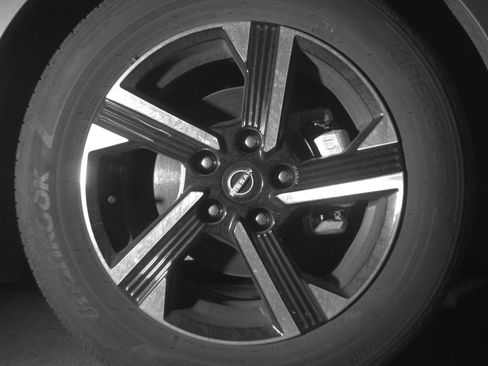 Used 2025 Nissan Sentra SV FWD image 13