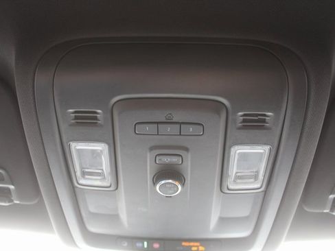 Used 2022 Chevrolet Suburban Z71 image 31