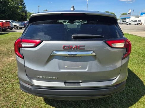 Used 2024 GMC Terrain SLE FWD image 6