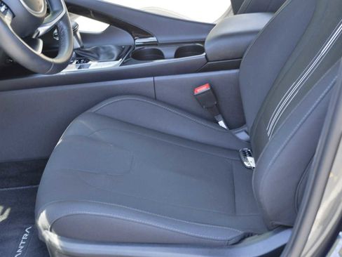 Used 2021 Hyundai Elantra SEL w/ Convenience + Premium Package image 16