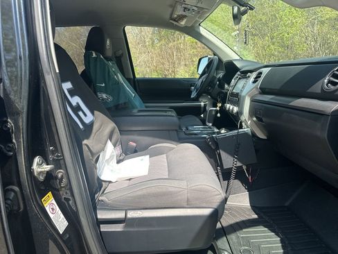 Used 2015 Toyota Tundra SR5 w/ SR5 Upgrade Package image 11