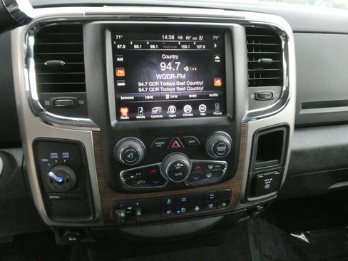 Used 2014 RAM 2500 Laramie w/ Convenience Group AWD/4WD image 19