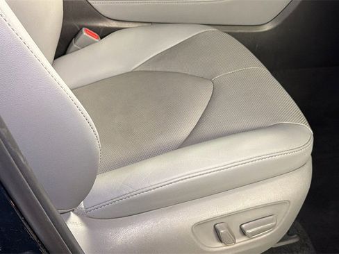 Used 2021 Toyota Highlander Limited image 12