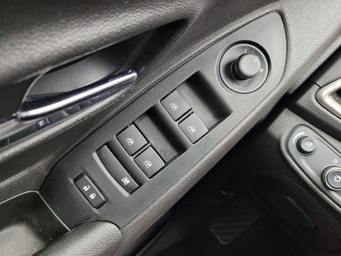 Used 2020 Chevrolet Trax LT FWD image 27