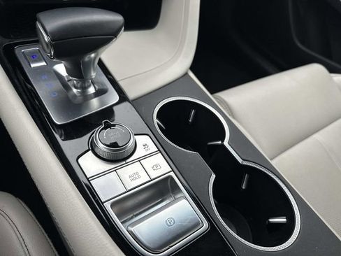 Used 2025 Genesis G70 2.5T image 26