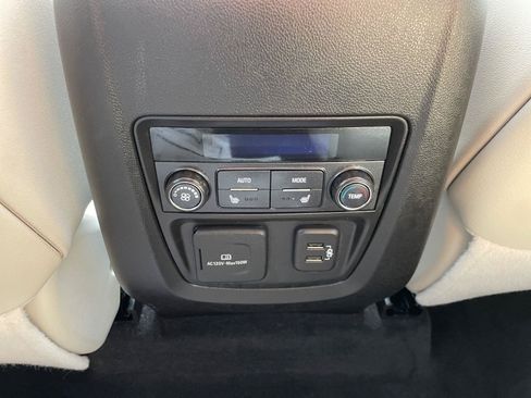 Used 2022 Buick Enclave Avenir w/ Avenir Technology Package AWD/4WD image 17