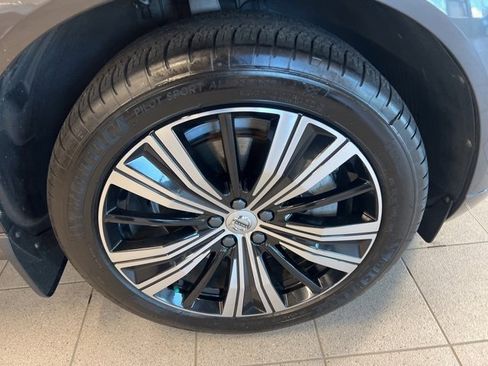 Used 2022 Volvo XC60 B6 Inscription w/ Protection Package Premier image 9