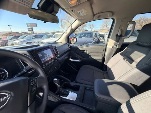 Used 2023 Nissan Frontier SV image 11