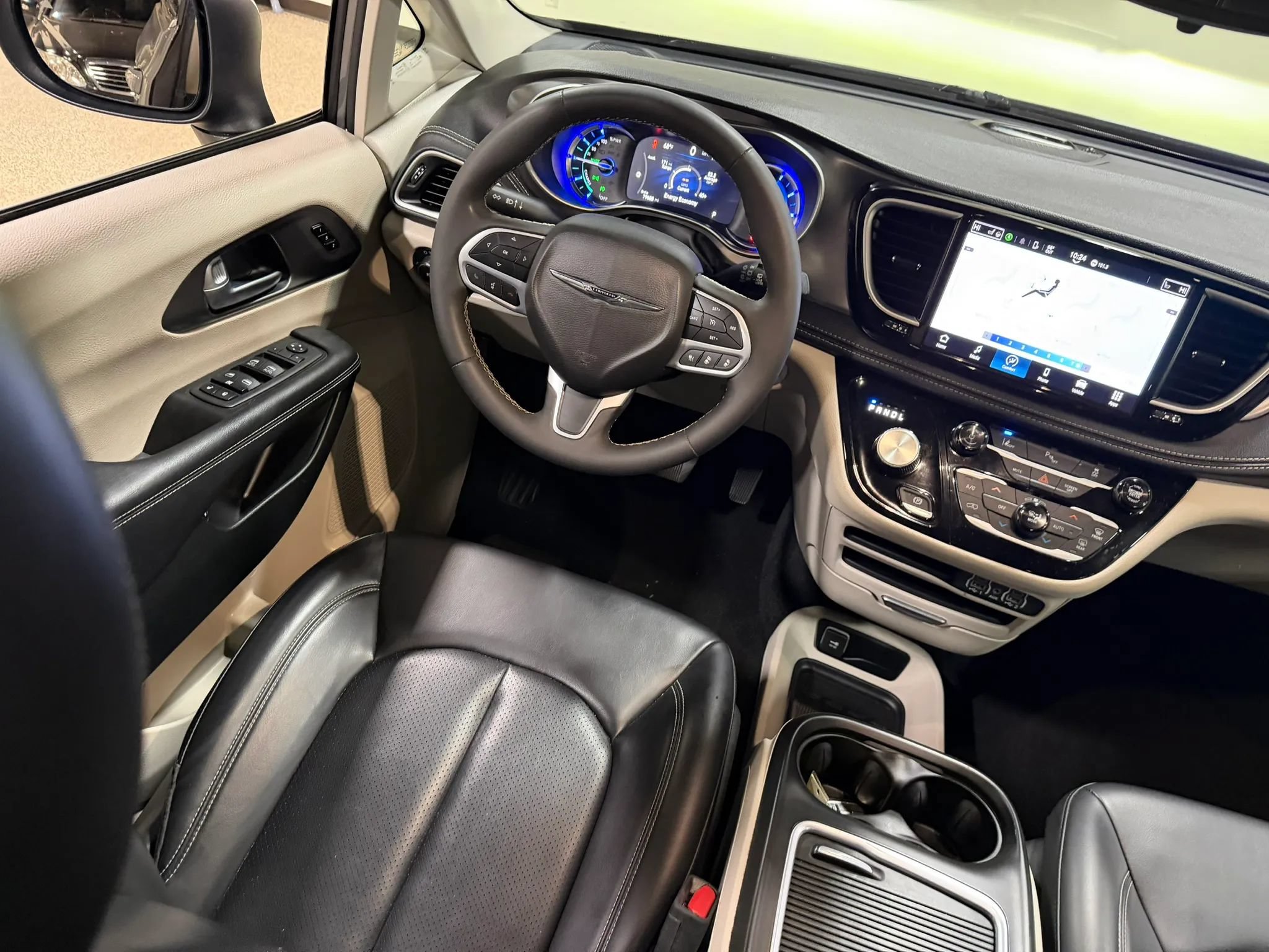 Used 2023 Chrysler Pacifica Touring-L FWD image 53