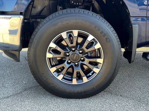 Used 2018 Nissan Titan SV image 8