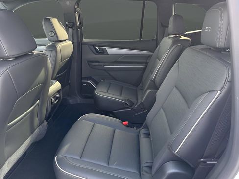 Used 2025 Buick Enclave Sport Touring image 13