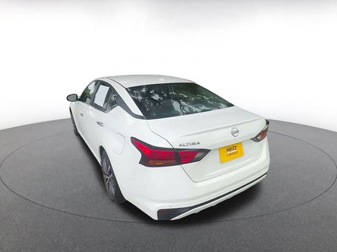 Used 2025 Nissan Altima 2.5 SV FWD image 9