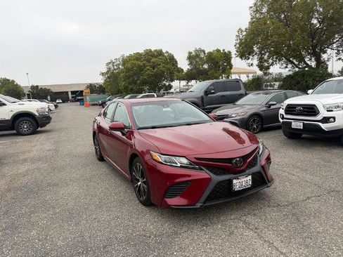 Used 2018 Toyota Camry SE FWD image 3