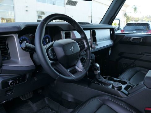 Used 2025 Ford Bronco Outer Banks image 13