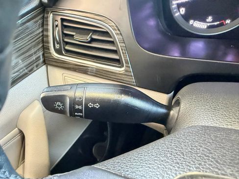 Used 2015 Hyundai Sonata Limited w/ Option Group 06 FWD image 11
